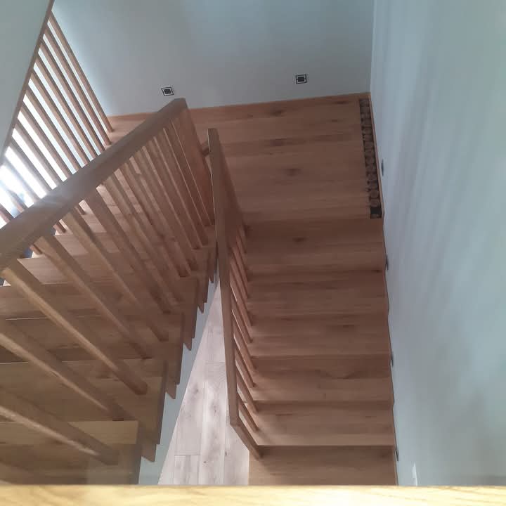 Klasyczne schody dębowe